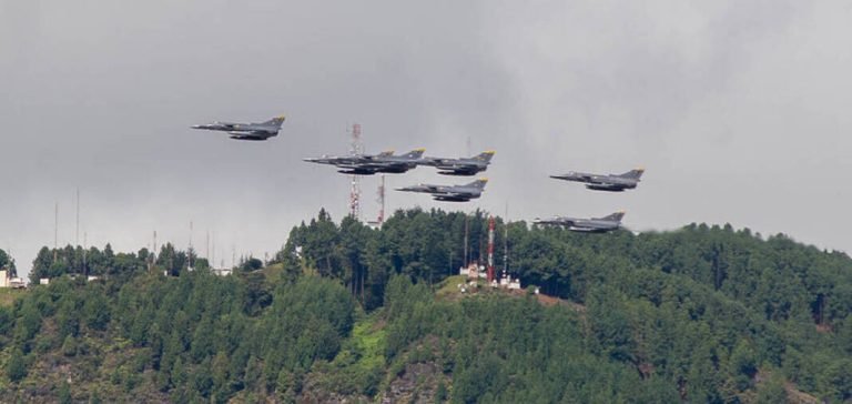 Kolombiya’da eğitim uçuşunda iki askeri uçak çarpıştı: 1 ölü