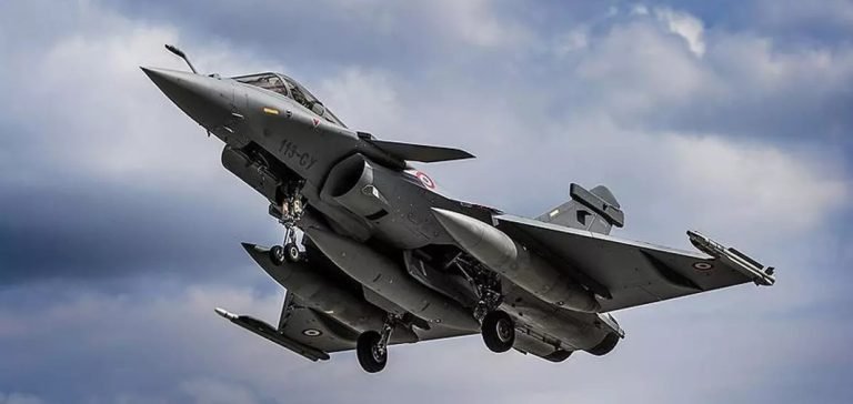 Yunanistan, Fransa’dan bir Rafale F3R savaş uçağı daha teslim aldı
