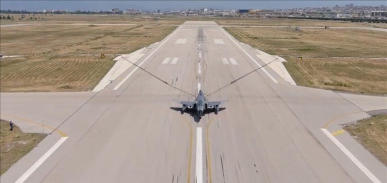 MSB’den F-4 savaş uçağı ile bariyer testi paylaşımı