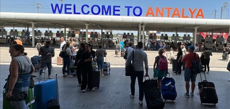 Antalya’ya 1 günde hava yolu ile 99 bin 149 turist geldi