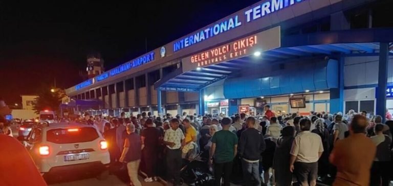 Trabzon Havalimanı’nda hacı yoğunluğu!