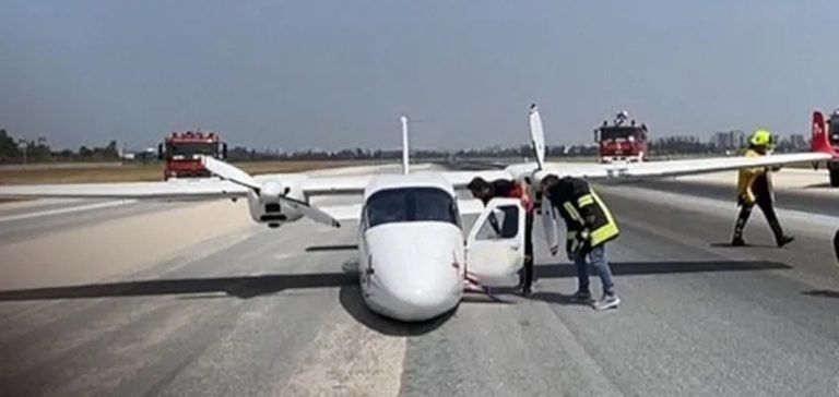 Adana’da eğitim uçağı gövdesinin üzerine indi