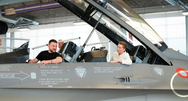 Zelenskiy: Hollanda, Ukrayna’ya 42 adet F-16 uçağı teslim edecek