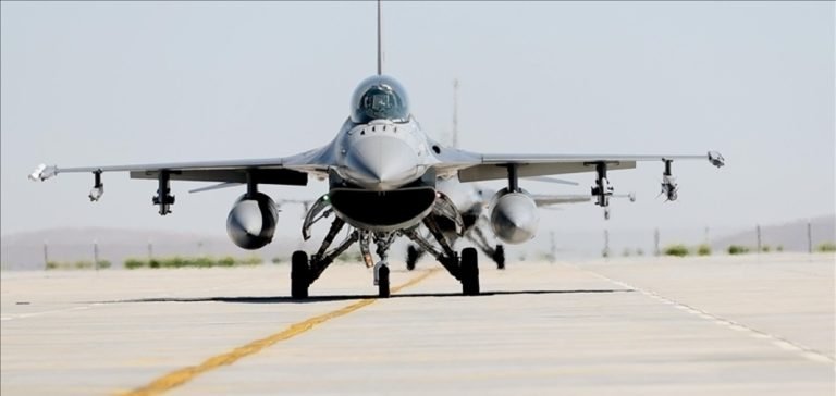 Pentagon: İhtiyaç halinde Ukraynalı pilotlara F-16 eğitimi vermeye açığız