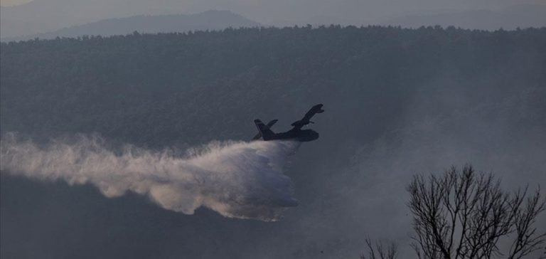 Çanakkale’deki orman yangınına 7 uçak ve 22 helikopterle müdahale sürüyor