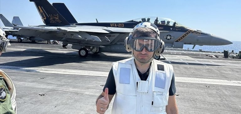 Baykar Yönetim Kurulu Başkanı Selçuk Bayraktar ABD uçak gemisine konuk oldu