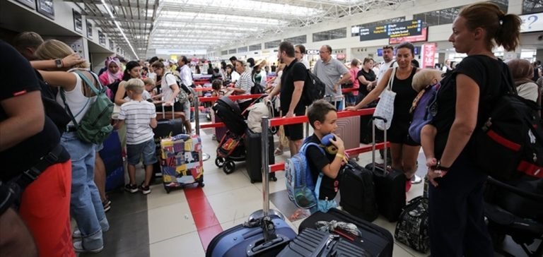 Antalya’ya hava yoluyla gelen turist sayısı 10 milyonu aştı