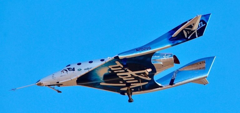 Virgin Galactic uzaya ilk kez turist taşıdı!