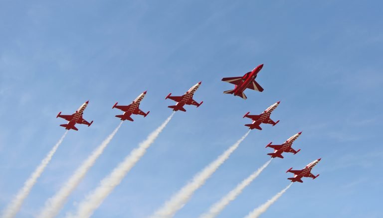 Geleceğin Yıldızı HÜRJET, Türk Yıldızları ile birlikte uçtu