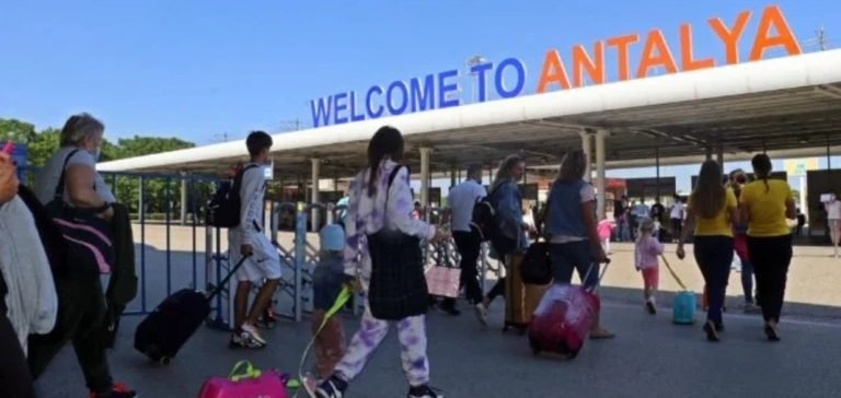 Antalya’ya gelen turist sayısı 11 milyonu geçti