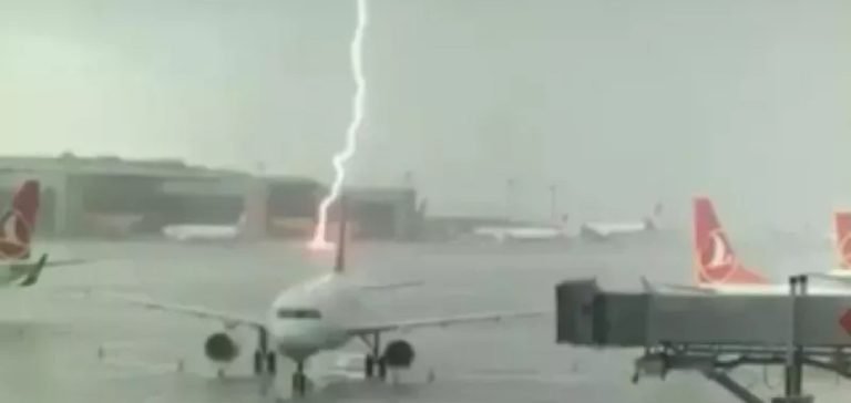 İstanbul Havalimanı’na yıldırım düştü: 2 kişi hastaneye kaldırıldı