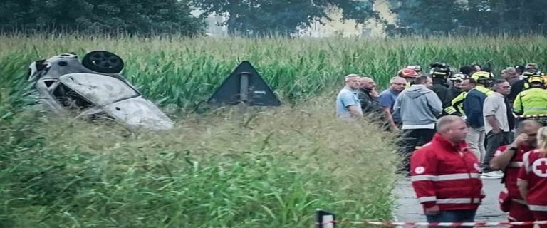 Akrobasi Uçağı Kazası Torino’da Dehşete Neden Oldu: Pilot Paraşütle Kurtuldu
