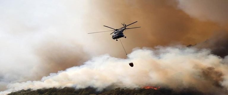 İzmir’deki Orman Yangınıyla Mücadele Eden Helikopter Kaza Yaptı: 3 Kişi Hala Kayıp