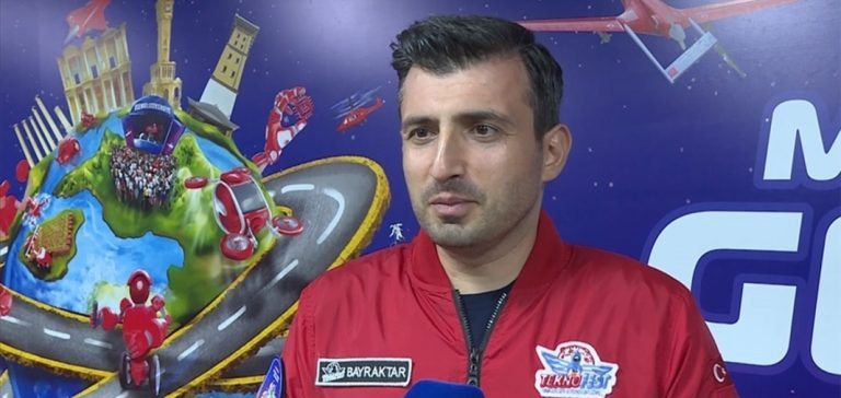 TEKNOFEST Yönetim Kurulu Başkanı Bayraktar “TEKNOFEST kuşağı”nı ve festivali anlattı