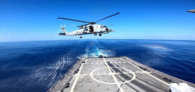 TCG Gökova, Libya açıklarında helikopter ile iniş kalkış ve dikey ikmal eğitimleri icra etti