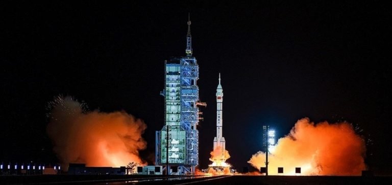 Çin, uzay istasyonuna yeni taykonot ekibini yolladı