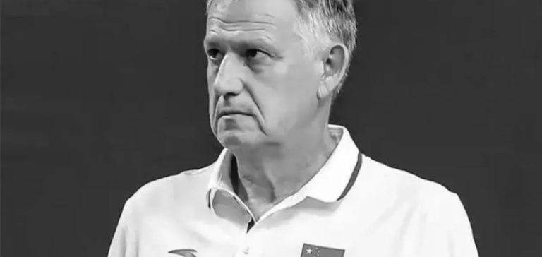 Ünlü antrenör İstanbul’a gelen uçakta hayatını kaybetti