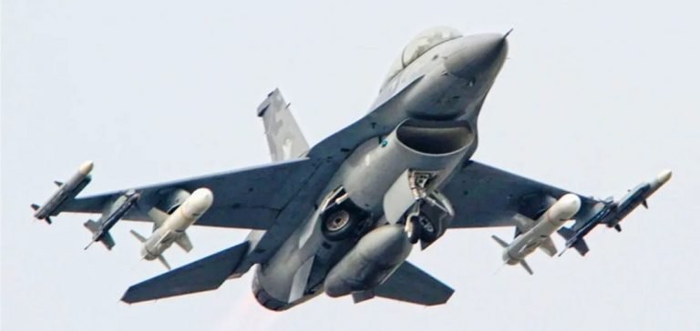 Ukrayna’nın ilk F-16 savaş uçakları Romanya’ya ulaştı