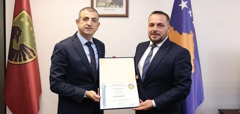 Baykar Genel Müdürü Haluk Bayraktar’a, Kosova’da üstün hizmet madalyası verildi