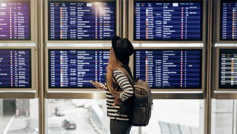 Pulkovo Havalimanı’nda Kötü Hava Koşulları Nedeniyle 90 Uçuş Ertelendi