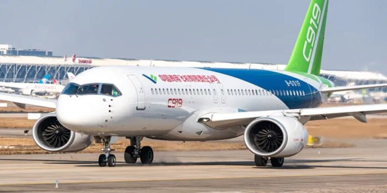 Çin’in COMAC C919’u , Boeing ve Airbus’a Meydan Okuyarak İç Hat Seferlerine Başladı