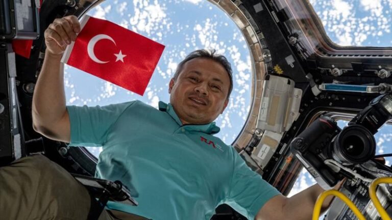 Türkiye'nin İlk Astronotu Alper Gezeravcı, Uzayda Bilim Dünyasına Işık Tutacak Deneylere İmza Attı