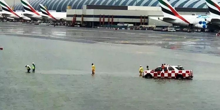 Şiddetli Yağışlar Dubai Havalimanını Ele Geçirdi: Uçuşlar İptal Edildi