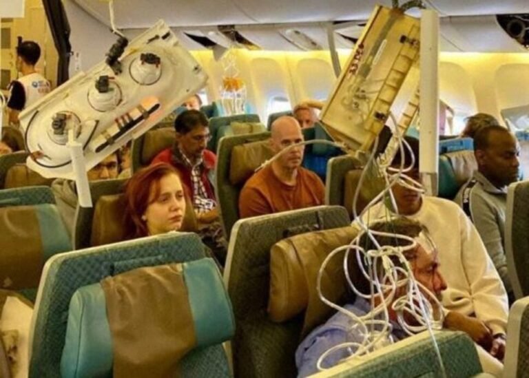 Singapur Havayolları Uçağında Türbülans Faciası: Bir Ölü, 30 Yaralı