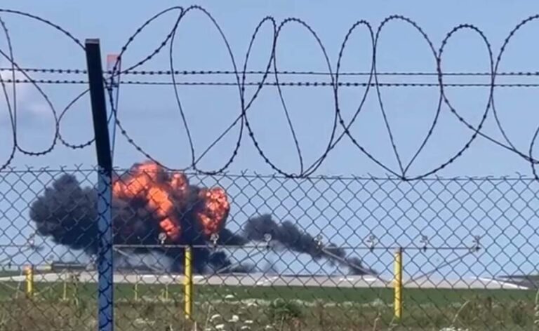 Polonya, Deneyimli Akrobasi Pilotunun Kayıpları İçin Yas Tutuyor