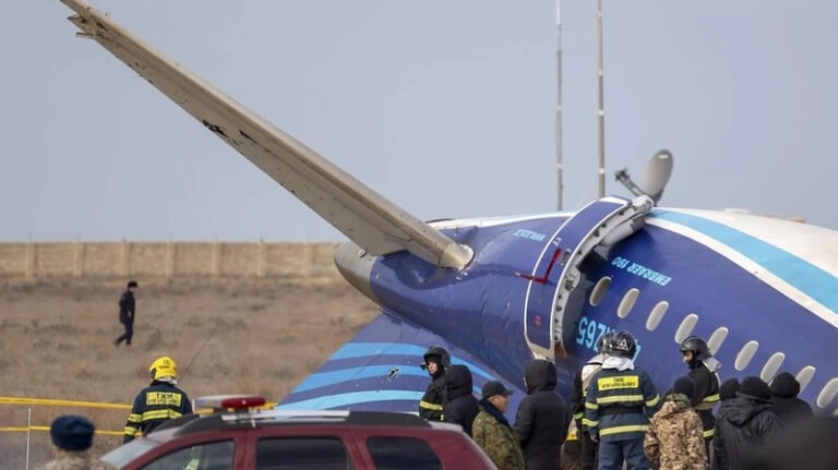 Kazakistan’ın Ön Raporu: Azerbaycan Uçağı Yabancı Cisimler Nedeniyle Düştü
