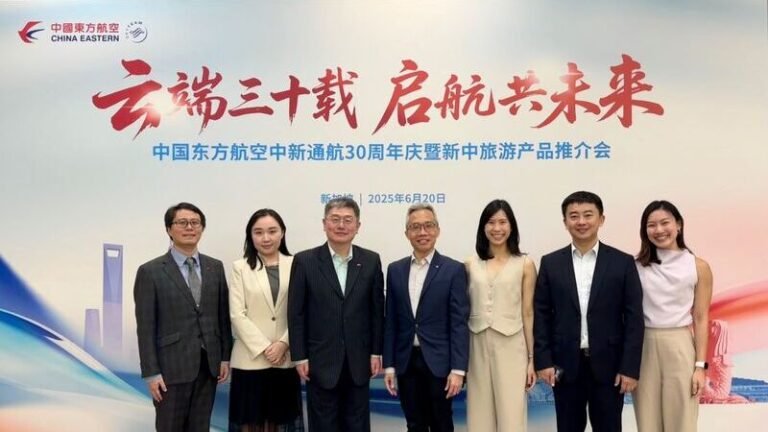 China Eastern Airlines Singapur’da 30. Yılını Kutladı