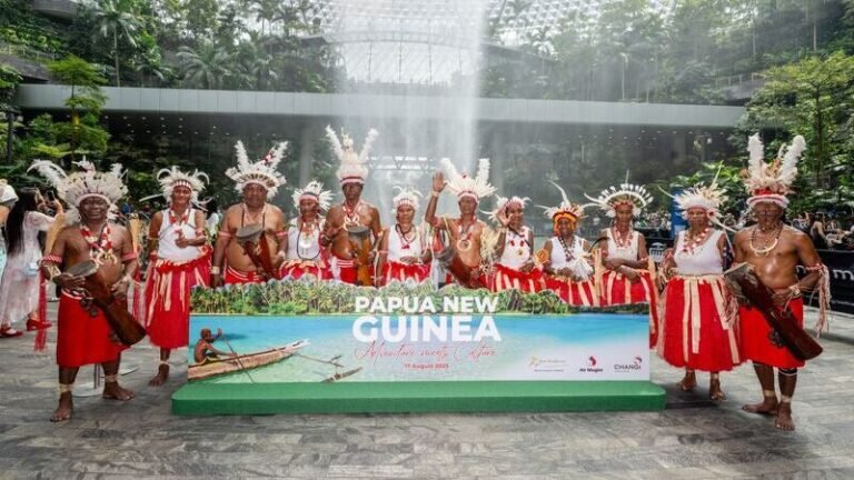 Papua Yeni Gine Ruhu Singapur’da: Sahne, Sergi ve Havayolu Etkisi