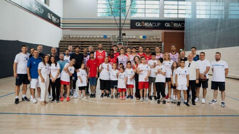Corendon Turizm Grubu ve ZİÇEV Çocukları, Anadolu Efes Antrenmanını Ziyaret Etti