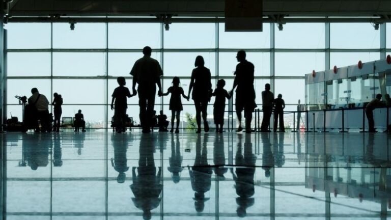 Küresel Gerilim Havacılığı Vurdu: Kriz Büyüyor, 7/24 Yolcu Destek Merkezleri Kuruluyor