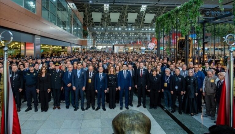 Atatürk 10 Kasım’da İstanbul Sabiha Gökçen’de anıldı