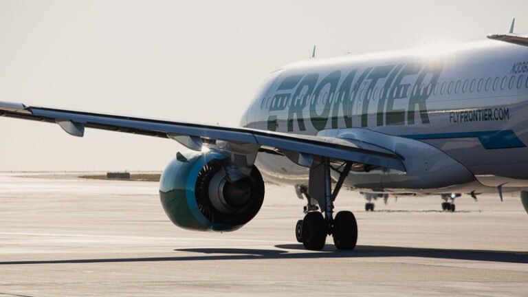 Frontier Airlines’ta Liderlik Değişimi: CEO Barry Biffle Görevini Bıraktı