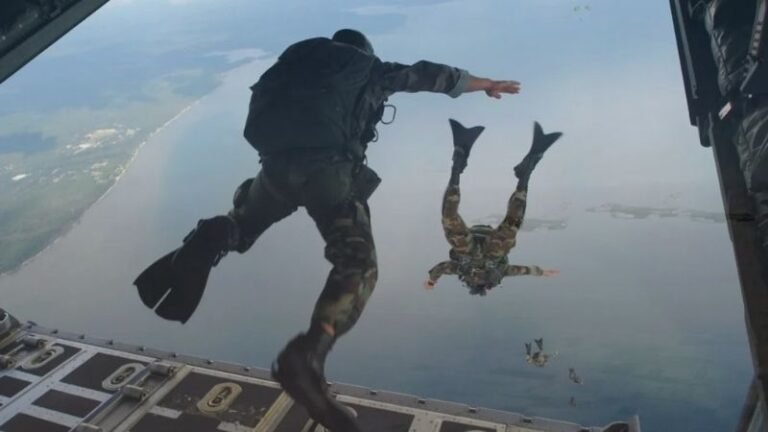 Türk Hava Kuvvetleri’nden 9 Bin Feette A400M’den Başarılı Paraşüt Atlayışı