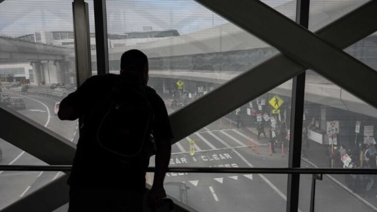 San Francisco Havalimanı Grev Alarmı: AirTrain Çalışanları İş Bıraktı
